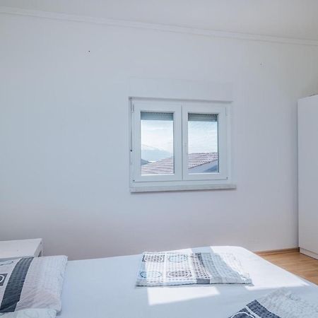 Nice Apartment In Stara Baska 1 With Wifi Eksteriør billede