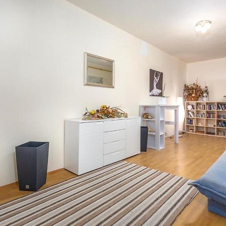Nice Apartment In Stara Baska 1 With Wifi Eksteriør billede